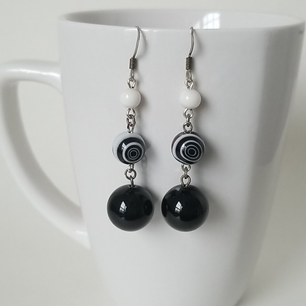 🎀3/$20 Uniquely handmade pair onyx earrings